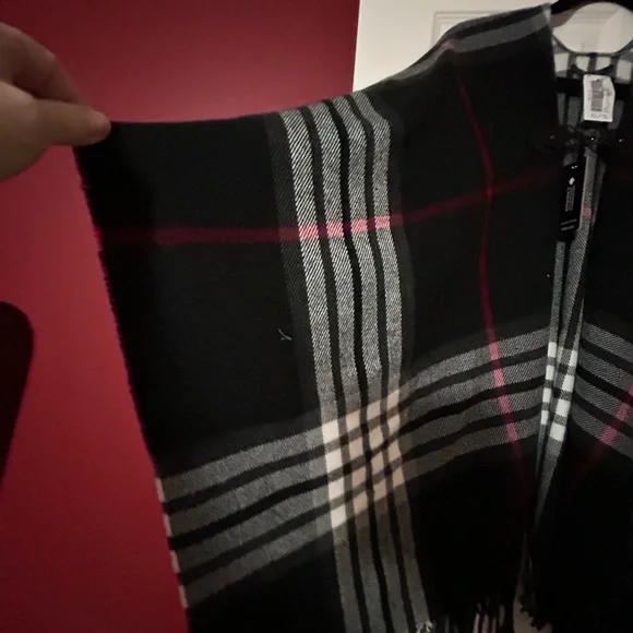 PLAD CAPE - Picture 5 of 6